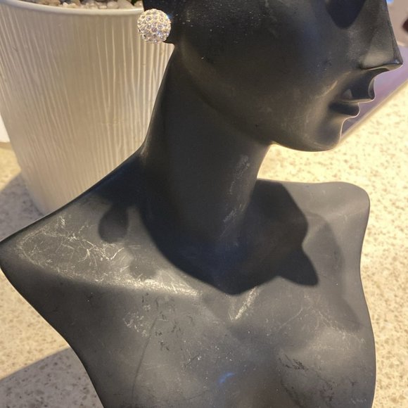 Beautiful earrings - Picture 2 of 3